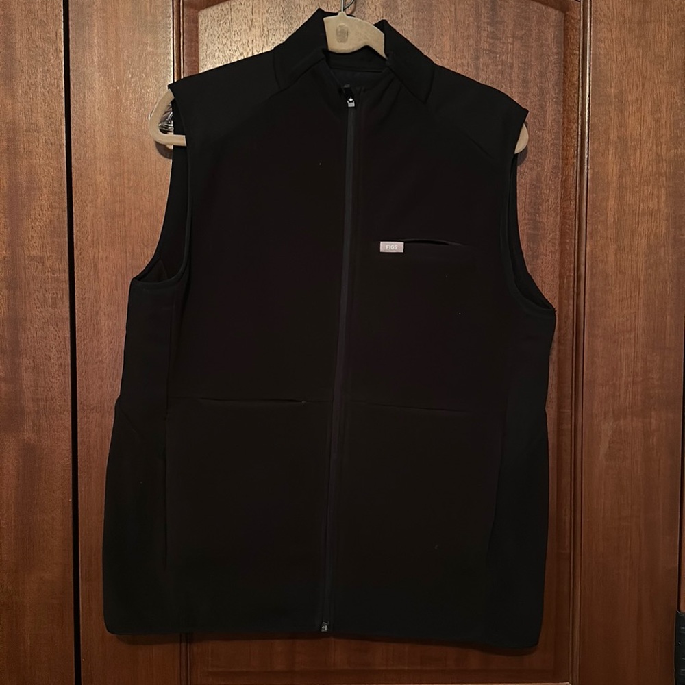FIGS men’s on shift vest XL